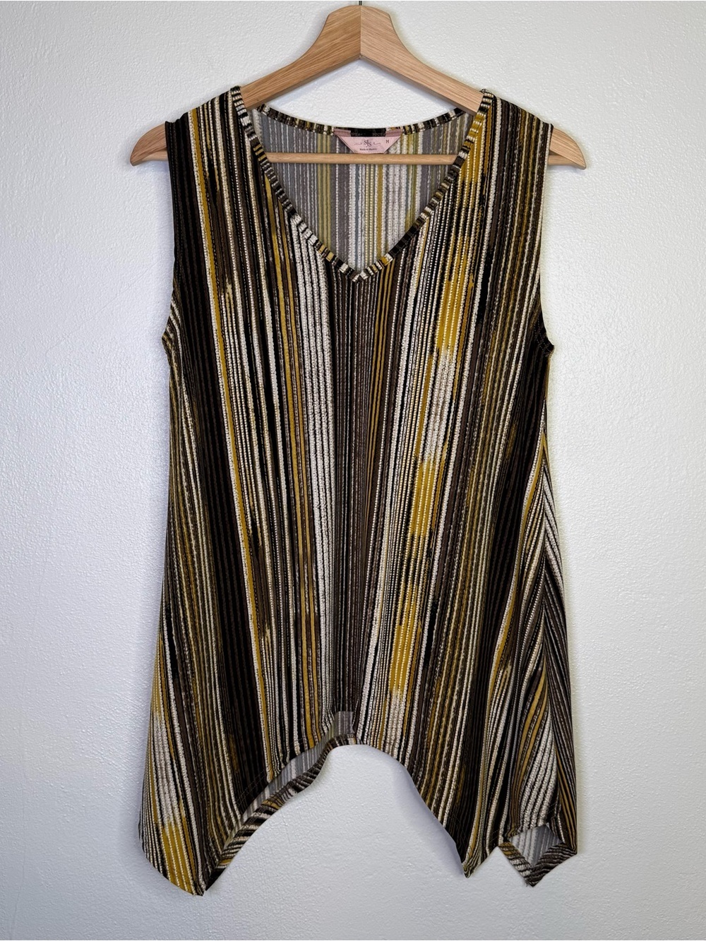 SJS Striped Textured Sleeveless V Neck Top Asymmetrical Hem Women’s Size Medium